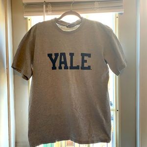 Vintage Yale alumni T-Shirt.